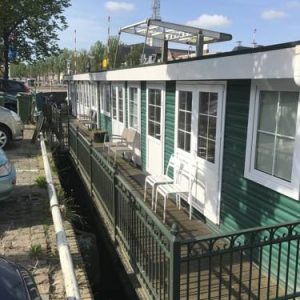 Hotel Appartement Slapen op de gracht in Leeuwarden