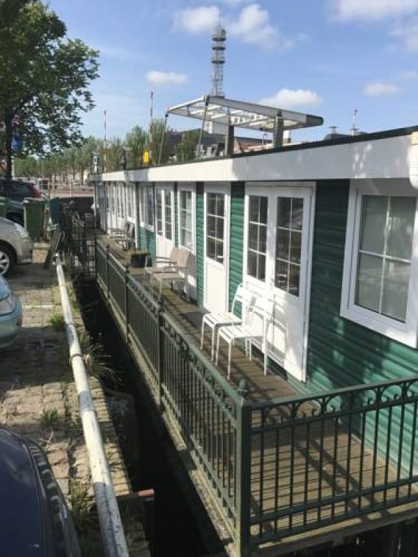 Hotel Appartement Slapen op de gracht in Leeuwarden