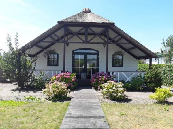 Hotel Hoeve de zeeanjelier in Sint Annaland