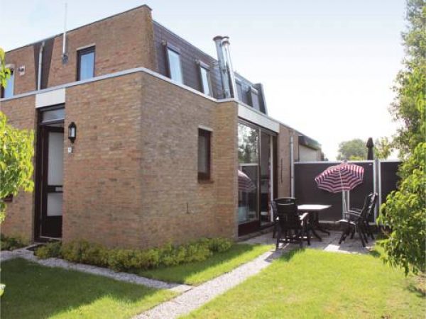 Hotel Three-Bedroom Holiday Home in Nieuwvliet-Bad in Nieuwvliet-Bad