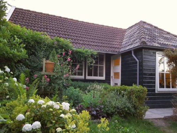 Holiday Home Canal View in Alkmaar