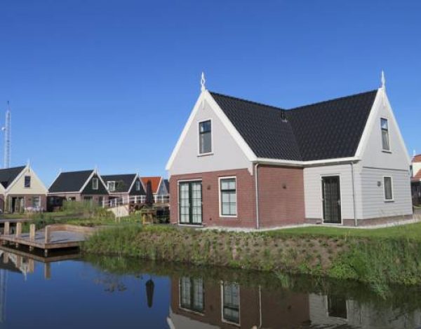 Luxurious Water Villa in Uitdam