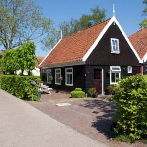 Voorhuisje op Eiland De Woude in De Woude