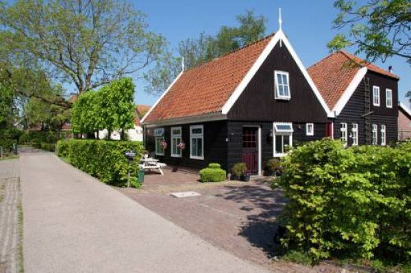 Voorhuisje op Eiland De Woude in De Woude