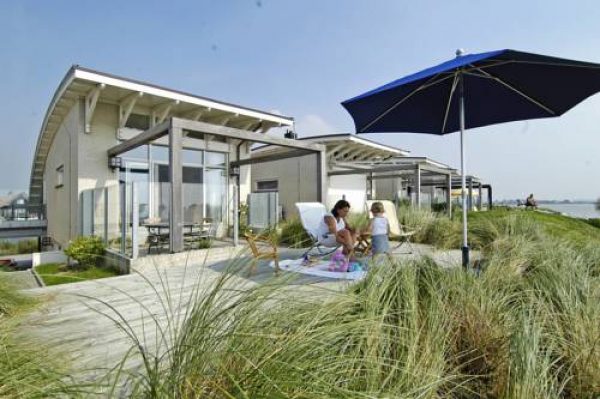 Beach-Resort Makkum 140S in Makkum