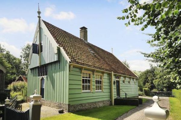 Historic Country House just outside Amsterdam in Broek in Waterland