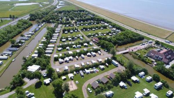 Camping De Zeehoeve Luxe chalet (2 badkamers) in Harlingen