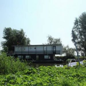 Boat Waterflower in Oostknollendam