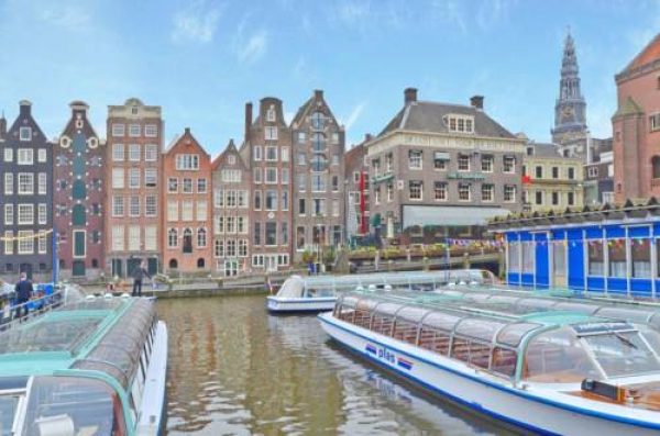 Canal View Apartment Amsterdam in Amsterdam