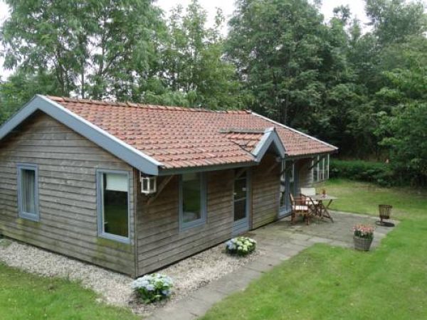 Charming cottage near the Rhine in Hazerswoude-Rijndijk