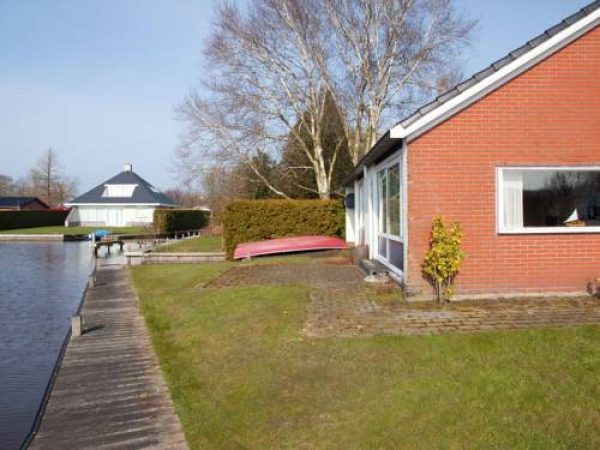 Holiday Home Aan Het Meer in Langweer