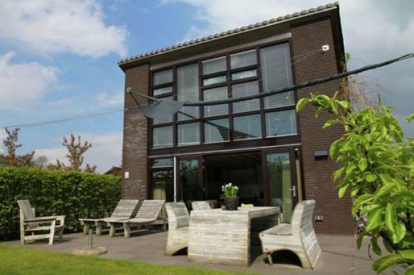 Holiday home Eco Buitenhuis in Schoorl