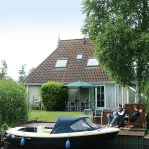 Holiday home Wellness aan het Water in Earnewald