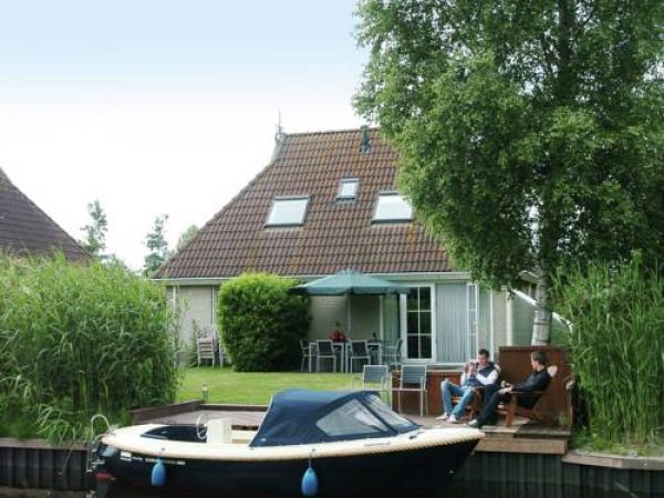 Holiday home Wellness aan het Water in Earnewald