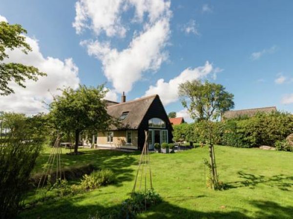 Holiday home t Achterhuis op Vatrop in Den Oever