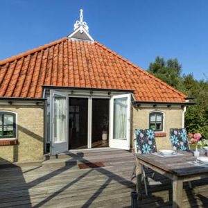 Holiday home t Friese Koetshuis in Pingjum