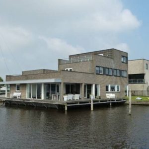 Luxe Villa aan het Water in Heeg