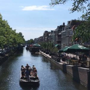 MAFF Canal Apartment in Den Haag