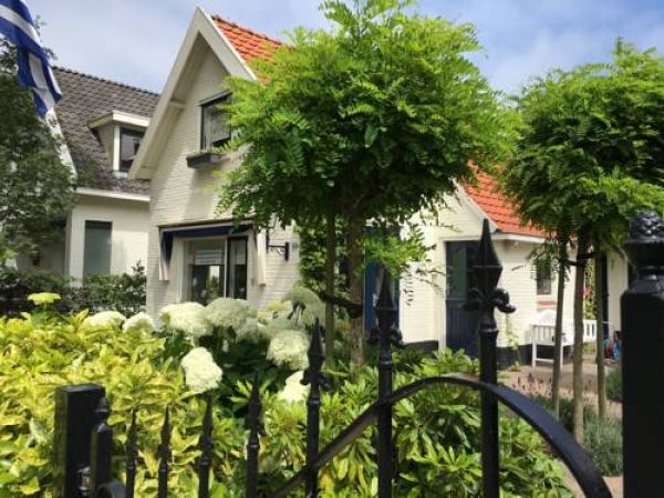 Pittoresque house near the beach in Oostkapelle