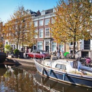 Canalhouses in Den Haag