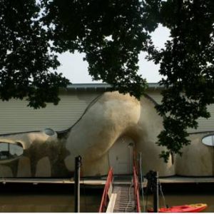 Houseboat Gaudi aan de Rijn in Arnhem