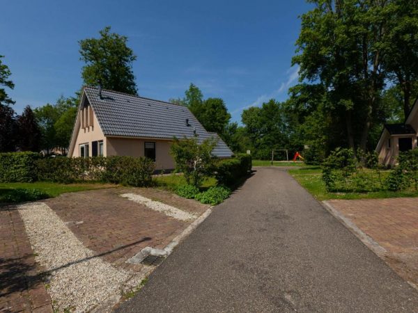 Vintage Holiday Home in Friesland by the Sea