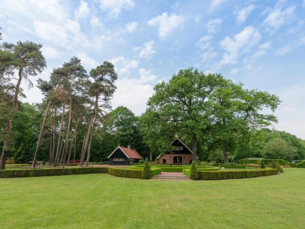 Gorgeous Mansion in Deurningen near the Forest