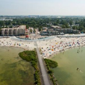 Beach Hotel de Vigilante in Makkum