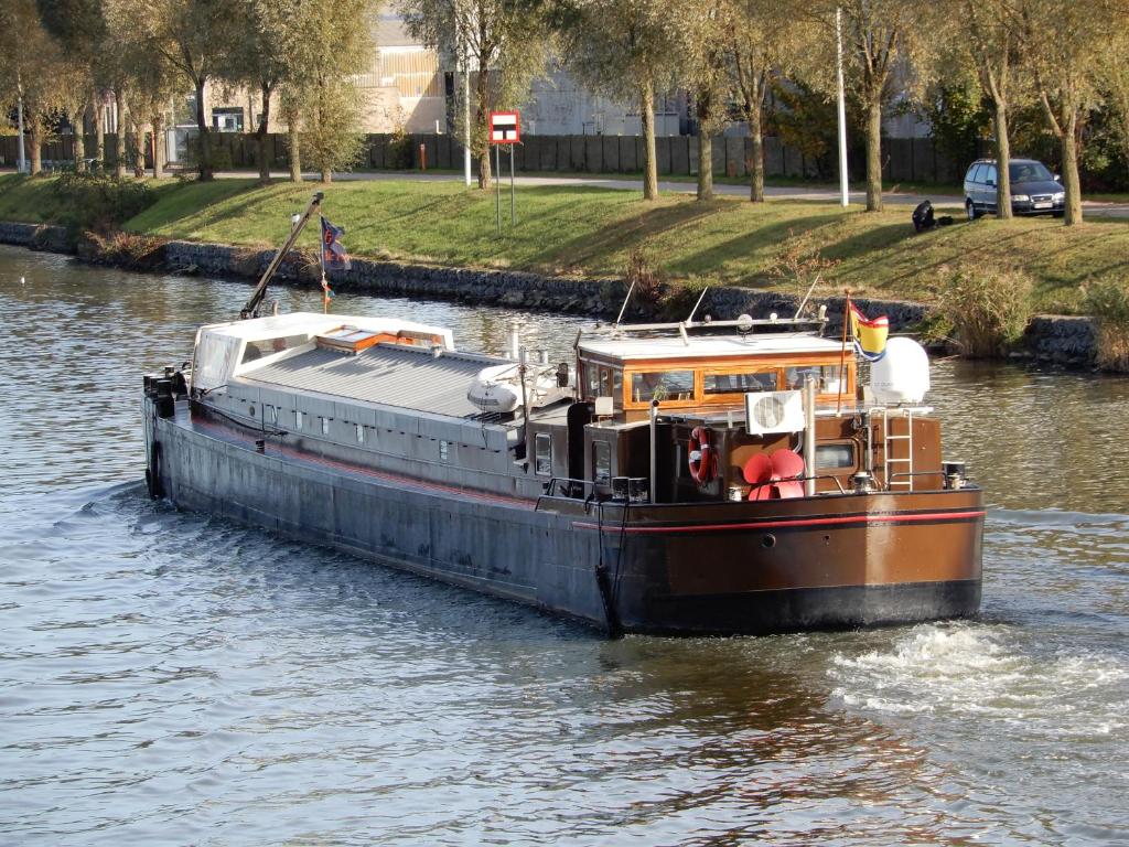 blackpearl boat breakfast